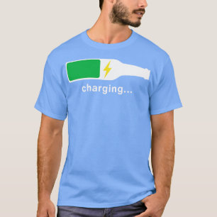 Funny Beer Charging Drink auf Dunkel T-Shirt