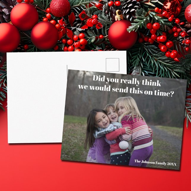 Funny Belated Christmas Family Foto Sarcastic Postkarte (Von Creator hochgeladen)