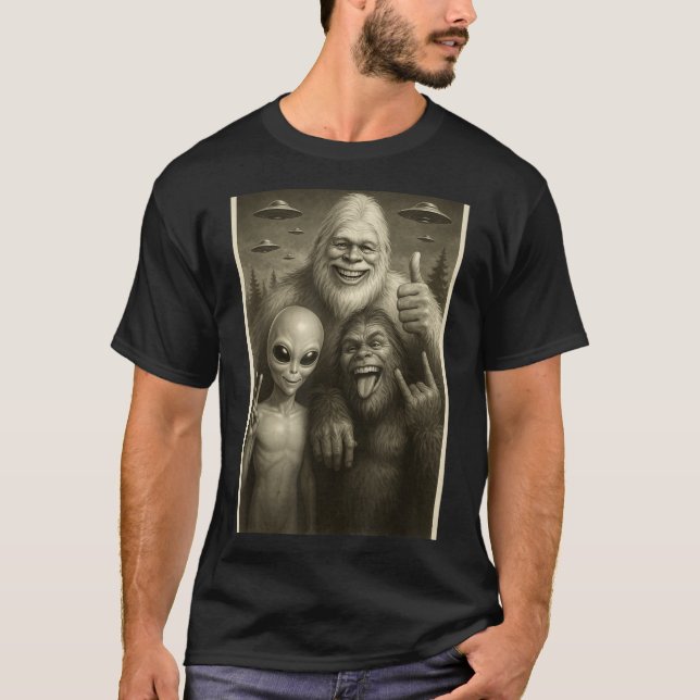 Funny Bigfoot, Alien, &amp; Yeti Sasquatch Rock On T-Shirt (Vorderseite)
