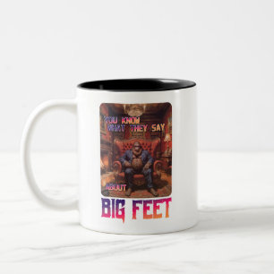 Funny Bigfoot Feet Meme Zweifarbige Tasse