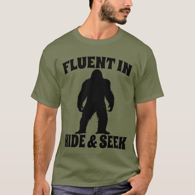 Funny Bigfoot - fließend in Verborgen und Suchen T-Shirt (Vorderseite)