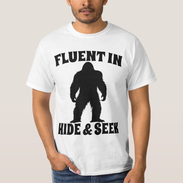 Funny Bigfoot - fließend in Verborgen und Suchen T-Shirt (Vorderseite)