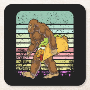 Funny Bigfoot Holding A Taco Rechteckiger Pappuntersetzer