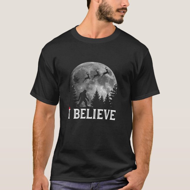 Funny Bigfoot I Believe Sasquatch Christmas  T-Shirt (Vorderseite)
