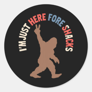 Funny Bigfoot Ich bin gerade hier für die Snacks R Runder Aufkleber