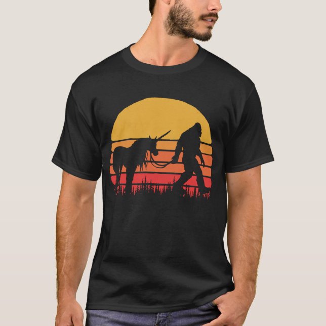 Funny Bigfoot Sasquatch and Unicorn T-Shirt (Vorderseite)