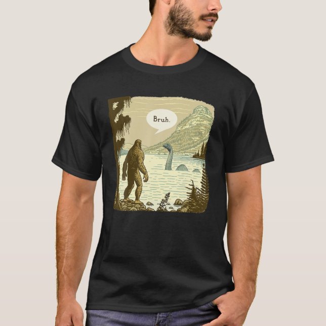 Funny Bigfoot Sasquatch Loch Ness Monster T-Shirt (Vorderseite)