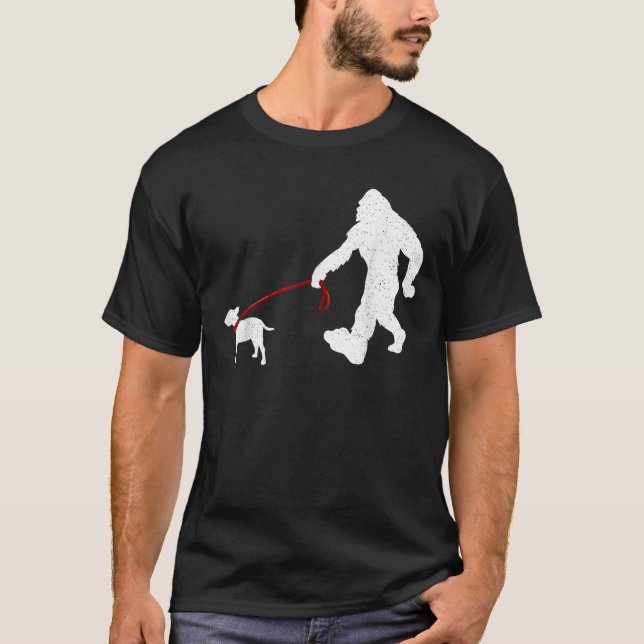 Funny Bigfoot Wandern mit Bull Terrier Dog T-Shirt (Vorderseite)