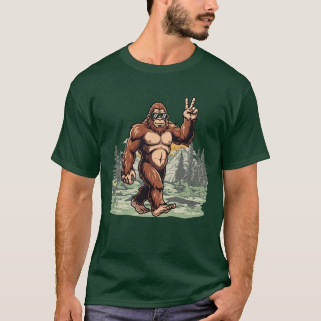 Funny Bigfoot Wearing Sunglasses Forest Design T-Shirt (Vorderseite)