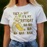 Funny Birthday Banana Cartoon Spaß Einzigartig T-Shirt<br><div class="desc">Sie sagen,  es ist mein Geburtstag / Ba-na-na-na-naa-naa! Dieser lustige,  alberne T - Shirt hat eine handgezeichnet Cartoon-Banane,  die einen Sternstab trägt und einen spitzen Geburtstagshut trägt. Es ist für alle Altersgruppen geeignet: Kinder und ewige Kinder. Feiern Sie Ihren Geburtstag mit diesem lächerlichen Shirt stilvoll.</div>