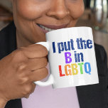 Funny Bisexual LGBTQ Rainbow Spaß Zitat Tasse<br><div class="desc">Ich habe das B in LGBTQ platziert. Ein kleiner bisexueller Spaß für ein Mädchen oder einen Typ,  der beide Geschlechter mag. Ein niedliches Geschenk für Ihren Freund in Regenbogenfarben. Ein lustiges bisexuelles Zitat.</div>