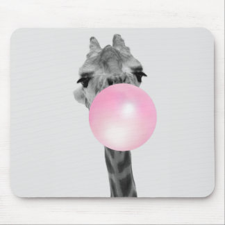 Funny Black and White Giraffe mit Blubble Gum Mousepad
