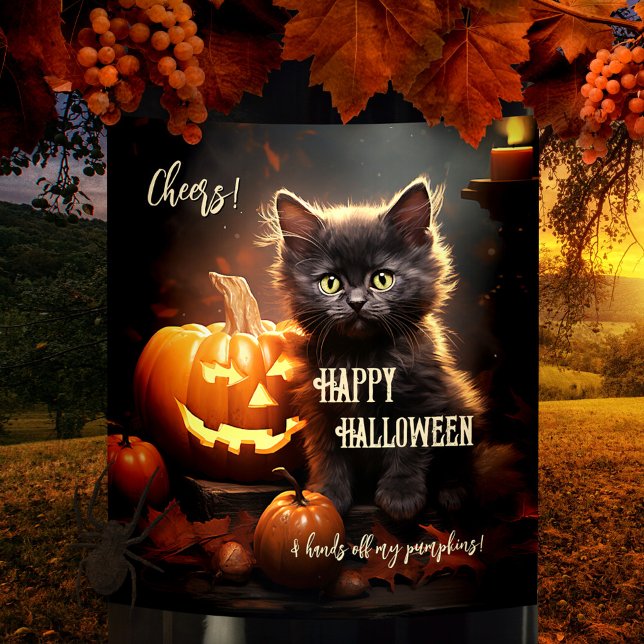 Funny Black Cat Kitten Halloween Weinetikett (Funny wine label featuring a cute black kitten protecting her pumpkins. Purrfect for Halloween)