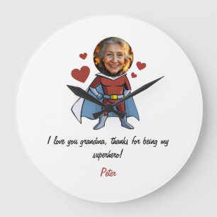 Funny Black & Maroon Cartoon Superhero Grandma Große Wanduhr