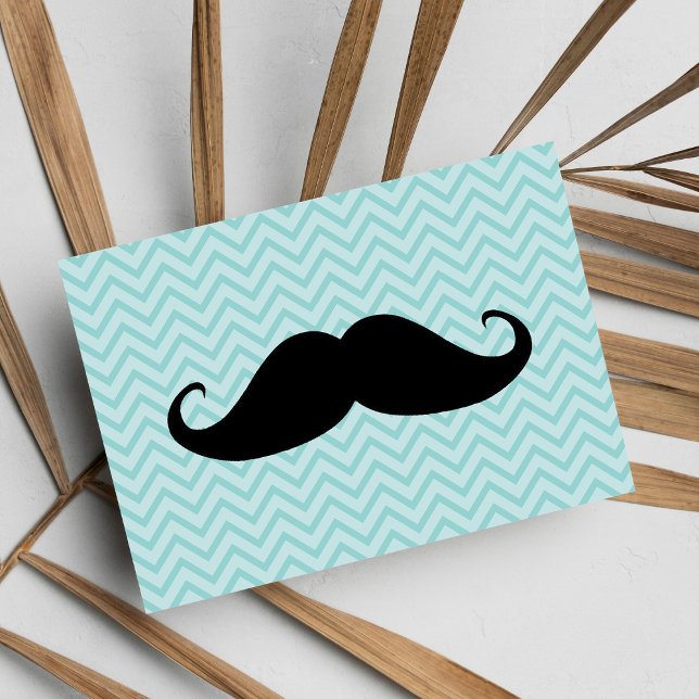Funny Black Mustache und blaues Zickzack Muster Postkarte (Funny Black Mustache And Blue Chevron Pattern )