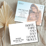 Funny Booze Food Foto Hochzeit Retten Sie das Datu Ankündigungspostkarte<br><div class="desc">Das perfekte Save the Date für das lustige Paar, das nicht darauf warten kann, bei der Hochzeit mit Familie und Freunden zu feiern! "Booze, food and bad dance move" Typografie mit Foto Hochzeit speichern das Datum Postkarten. Passen Sie mit Ihrem Foto auf der Rückseite und Ihre Hochzeitsdetails mithilfe der Vorlage...</div>