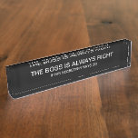 Funny Boss Secretary Desk Name Plate Namensplakette<br><div class="desc">Ein lustiges Schreibtischschild für den Boss oder den Sekretär mit einem humorvollen Sprichwort,  das sicher ein Lächeln in der Zunge in den Wange Büro Humor bringen wird. Eine großartige Führungskraft Geschenk oder Geschenk für die Führungskraft Sekretär.</div>