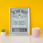Funny Breakfast in Bed Typografy Zitat Küche Poster<br><div class="desc">Frühstück im Bed Funny Kitchen Poster - Haben Sie den populären Satz "Es ist lustig, weil es wahr ist" gehört? Das gilt definitiv für dieses typografische Poster in geschmackvollen Tönen von Blau, Grau und Weiß. Mit der frechen Nachricht "Wenn Sie das Frühstück im Bett gewollt haben, schlafen Sie in der...</div>