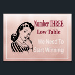 Funny Bunco Nummer drei Low Table Card Tischnummer<br><div class="desc">Funny Bunco Tischnummer Drei Low Table für Ihre Bunco Gruppe. Spieler werden diese lustigen Retrokarten schätzen,  um ihnen zu helfen,  nach jeder Runde von Tisch zu Tisch zu wechseln. Imitate Rose Goldfolie schauend Hintergrund. Niedliche und lustige Bunco Spiel Nachttischkarten.</div>
