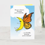 Funny Butterfly Banana Happy Geburtstag Gruß Karte<br><div class="desc">Lassen Sie den Tag mit einer unglaublich witzig Geburtstagskarte für die Banane zum Geburtstag eines Jemanden ausklingen! Die einzigartige, originelle Abbildung von Raphaela Wilson zeigt eine coole, gelbe Banane mit einer Sonnenbrille mit orangefarbenen Schmetterlingsflügeln, die die uralte Frage aufwirft: "Träumst du von einer Banane, dass du ein Schmetterling bist, oder...</div>