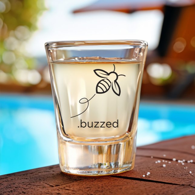 Funny Buzzed Bumble Bee Schnapsglas (Funny Buzzed shot glass from the Cheeky Sippers collection by MugPint.)