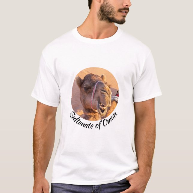 Funny Camel Kopf in Oman Wahiba Wüste T-Shirt (Vorderseite)