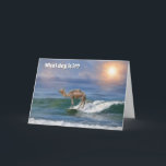 Funny Camel Surfing in the Ocean Birthday Card Karte<br><div class="desc">Diese bezaubernde Karte zeigt mein Originalwerk, das ist mein Foto von Ozean und Wellen, das mit meinem Kamelfoto verschmilzt. Ich wandte eine Illustrierte Maltechnik an, um ihm einen künstlerischen Flair zu geben. Die Vorderseite der Karte Staaten, "Was für ein Tag ist es?" und die Innenseite der Karte Staaten "Es ist...</div>