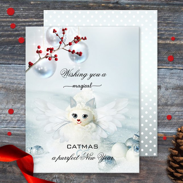 Funny Candle Engel Weihnachtskarte Feiertagskarte (Christmas and New Year holiday card featuring a funny cat angel with Christmas balls in dream snow)