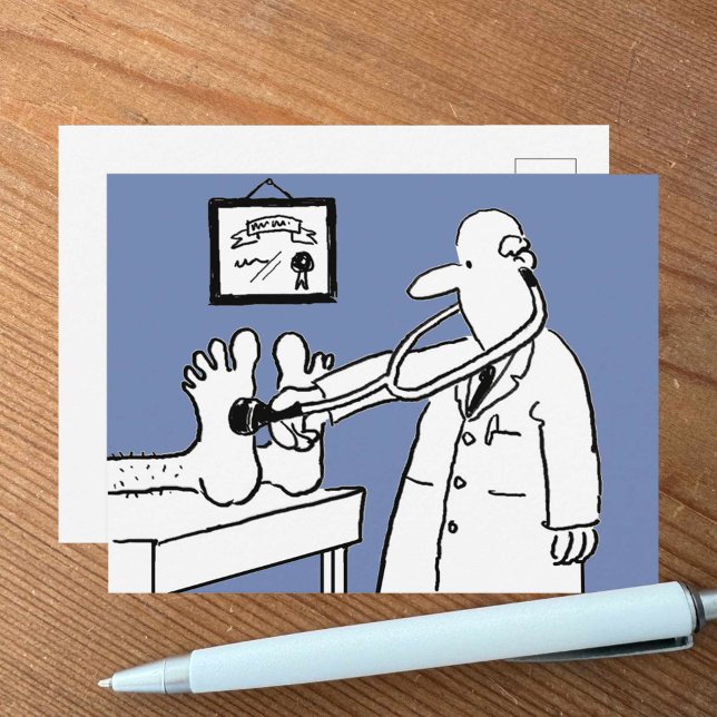 Funny Cartoon Doctor Using Stethoskop on Patient Postkarte (Von Creator hochgeladen)