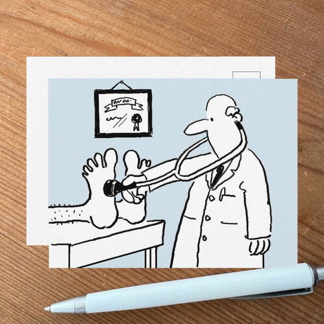 Funny Cartoon Doctor Using Stethoskop on Patient Postkarte (Von Creator hochgeladen)