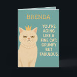 Funny Cat Birthday Grumpy aber fabelhaft mit Namen Karte<br><div class="desc">Persönlich gestalten Sie mit dieser unglaublich witzig Geburtstagskarte, die mit einer königlich aussehenden, grauenhaften Perlkatze und einer Krone aufwartet, den sagenhaften Altertum eines Menschen. Mit der frechen Nachricht "Du altert wie eine feine Katze: mürrisch, aber fabelhaft" ist es die perfekte Karte für Katzenliebhaber, sarkastische Freunde oder jeden, der Spaß und...</div>
