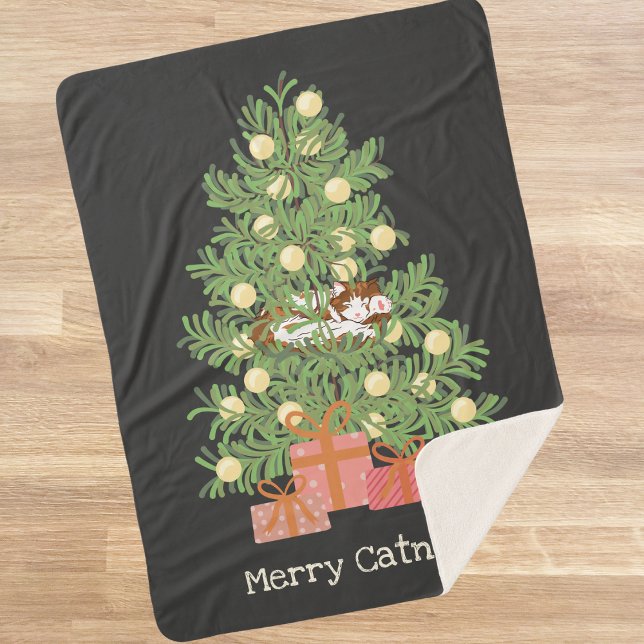 Funny Cat & Christmas Tree Merry Catnaps! Schwarz Sherpadecke (Von Creator hochgeladen)