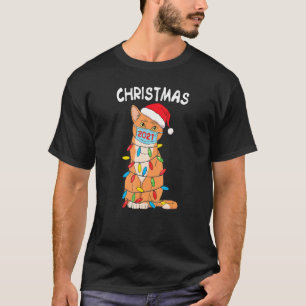 Funny Cat in Face Mask und Weihnachtsmannmütze Wei T-Shirt