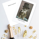 Funny Cat in Hat Birthday Karte<br><div class="desc">Eine humorvolle Geburtstagskarte mit einem Vintagen Foto einer Katze in einer Top-Hut und Bugs-Krawatte. Das Bild ist eine Reproduktion einer Vintagen Postkarte,  die ursprünglich vor 1923 von der Hugh Leighton Co,  Portland,  herausgegeben wurde. Der innere Vers liest sich: Wo ist das Party?</div>