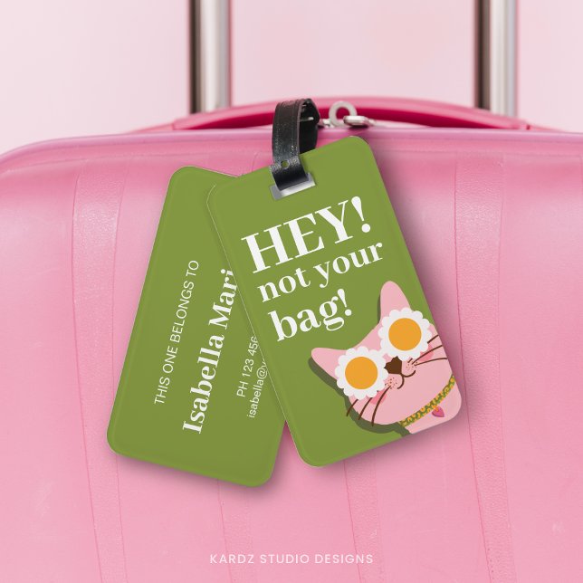 Funny Cat Personalisiert Luggage Tag Gepäckanhänger (Personalize this green funny cat luggage tag with your favorite cat lover friend´s name as a gift.)