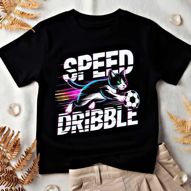 Funny Cat Playing Soccer - Gift for Kids & Teens T-Shirt (Von Creator hochgeladen)