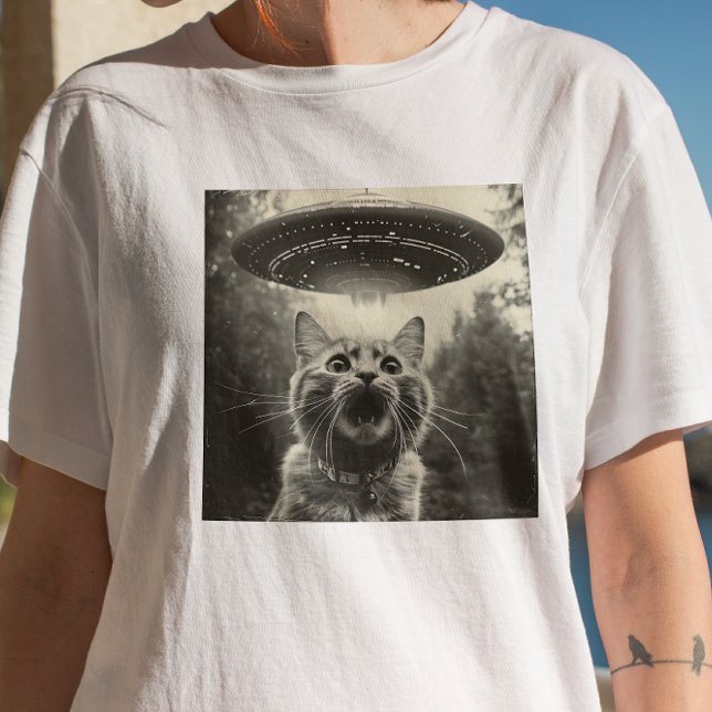Funny Cat Selfie mit UFO T-Shirt (Von Creator hochgeladen)