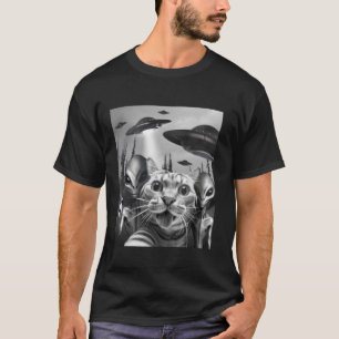 Funny Cat Selfie mit UFOs Peace Sign Alien Cat UF T-Shirt