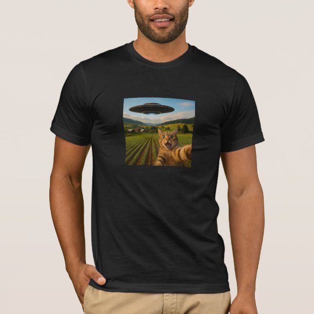 Funny Cat Selfie With Alien UFOs T-Shirt (Vorderseite)