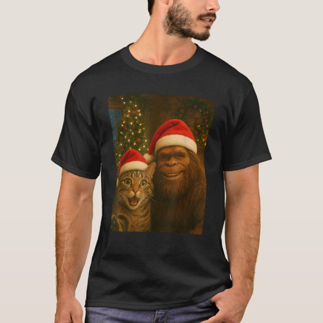 Funny Cat Selfie with Bigfoot Christmas Sasquatch  T-Shirt (Vorderseite)