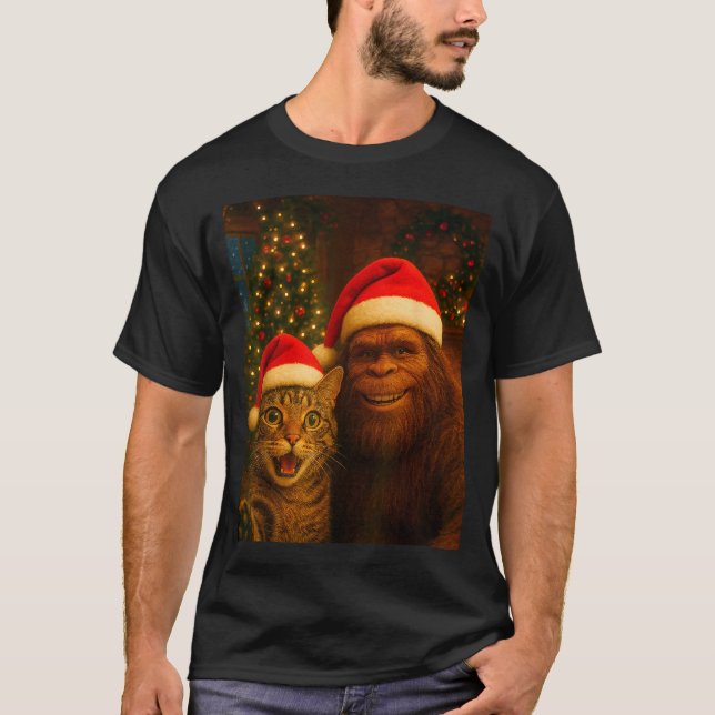 Funny Cat Selfie With Bigfoot Christmas Sasquatch  T-Shirt (Vorderseite)