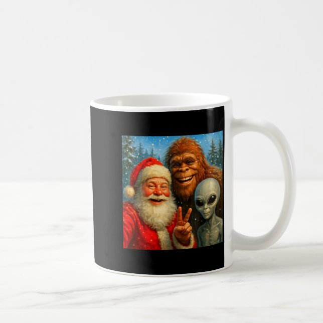 Funny Cat Selfie With Santa Claus &amp; Bigfoot Me Kaffeetasse (Rechts)