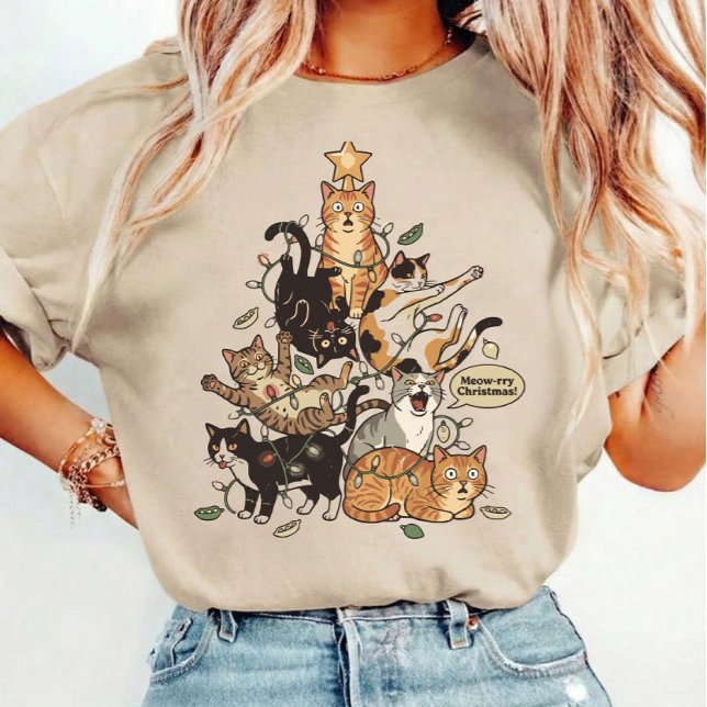 Funny Cats Christmas Tree Tangled Lights Holiday T-Shirt (Von Creator hochgeladen)