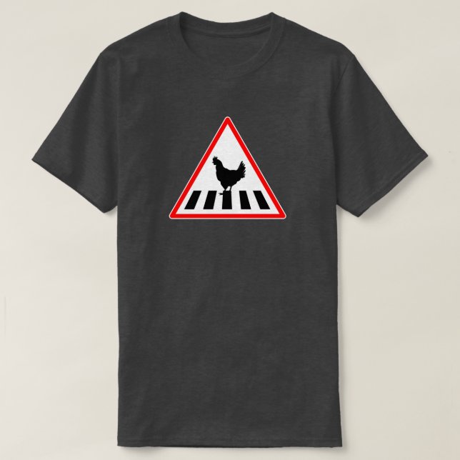 Funny Chicken Crossing Road T-Shirt (Design vorne)