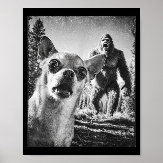 Funny Chihuahua Selfie With Bigfoot Sasquatch Cryp Poster (Vorne)