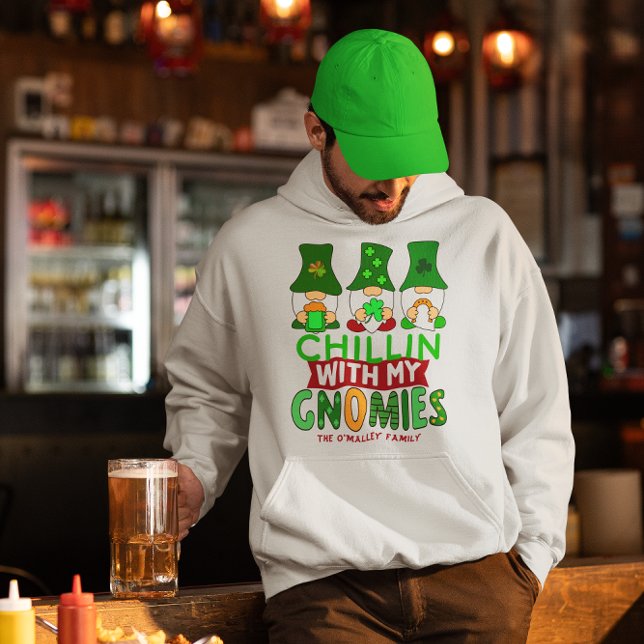 Funny Chillin mit Gnomies St Patricks Day Hoodie (Funny Chillin with Gnomies St Patricks Day Hoodie)