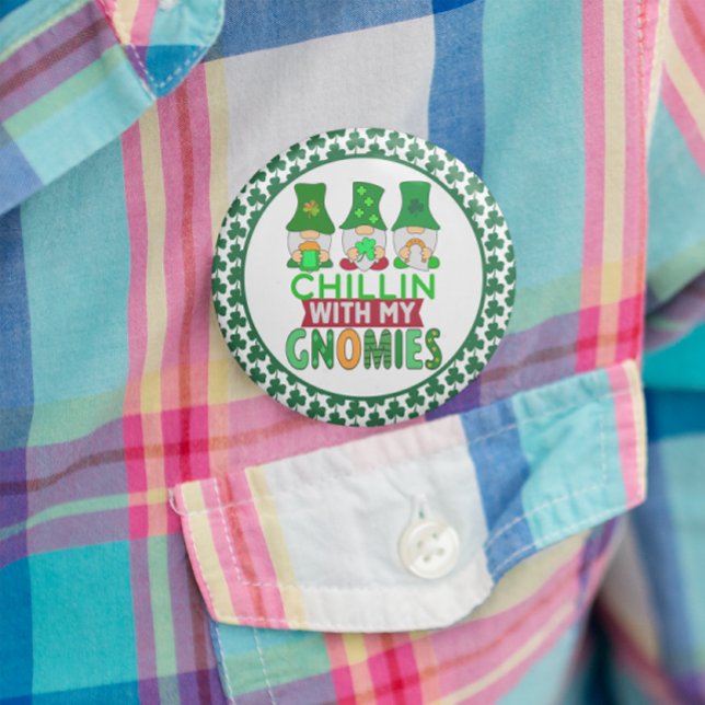 Funny Chillin mit My Gnomies St Patricks Day Button (Funny Chillin with My Gnomies St Patrick's Day Button)