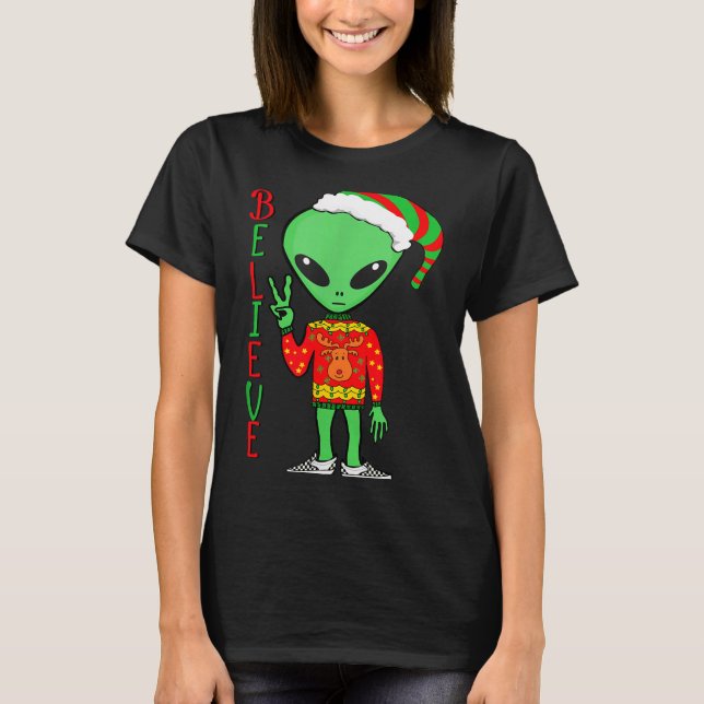 Funny Christmas Alien Ugly Sweater I Believe Santa T-Shirt (Vorderseite)