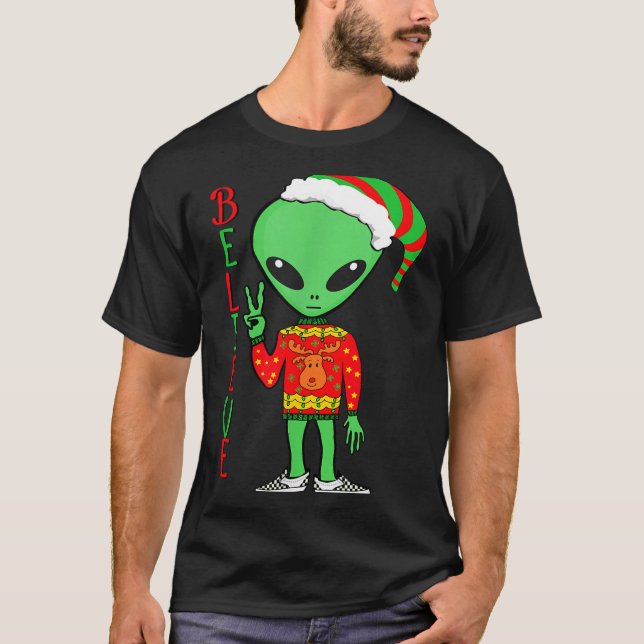 Funny Christmas Alien Ugly Sweater I Believe Santa T-Shirt (Vorderseite)