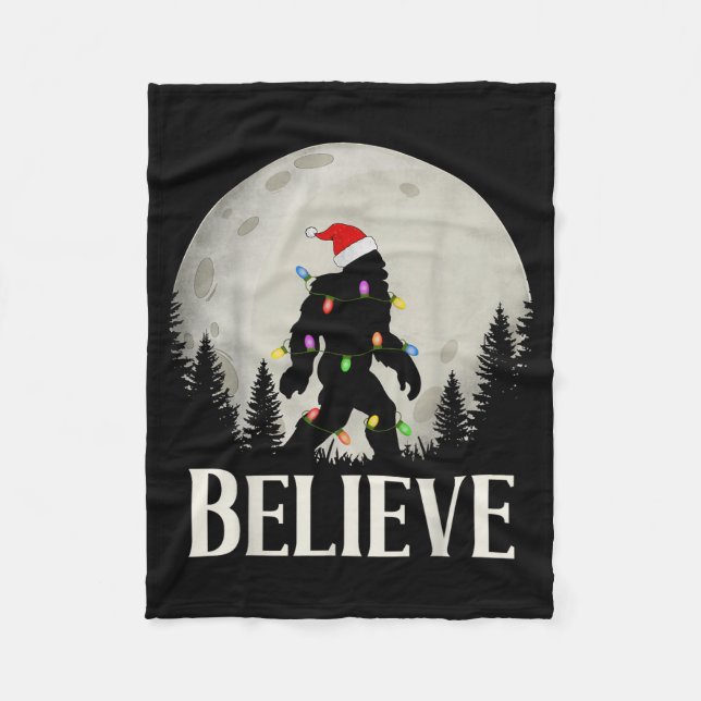 Funny Christmas Bigfoot Santa Hat Moon Sasquatch K Fleecedecke (Vorderseite)